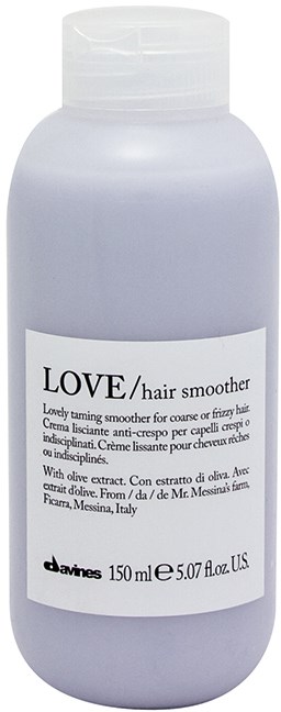 En hvit flaske med Davines LOVE hårbalsam, hvit lokk, etikett med produktdetaljer, 150 ml.