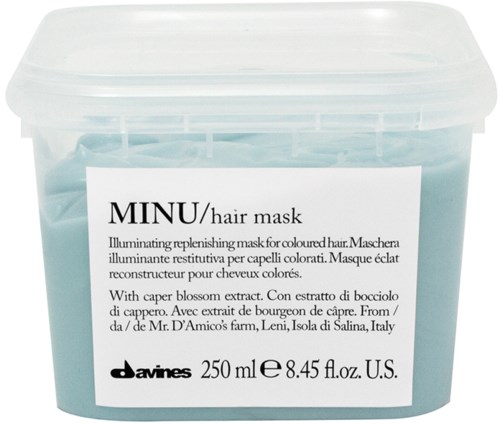 En stor behållare med Davines Minu hårmask, med vit etikett, blåa innehåll och svart text.