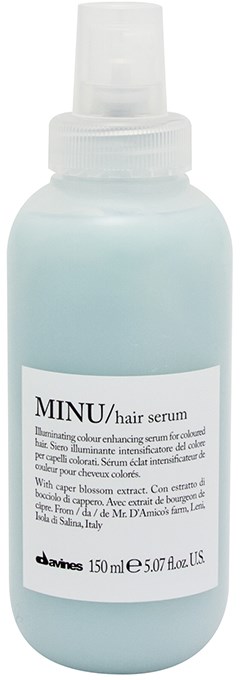 En lys blå flaske med spraylokk, merket 'MINU/hårserum' for glans og fargeforbedring av hår.