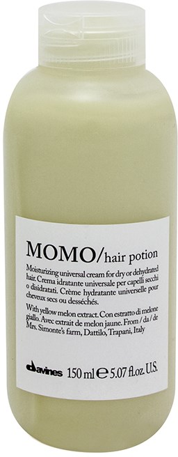 En hvit flaske merket 'MOMO hair potion' inneholder fuktighetsgivende krem laget med sitronsaft, fra Italia, 150 ml.