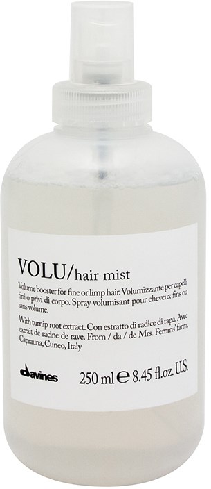 En vit sprayflaska med en etikett för hårmist och en spraymunstycke upptill.