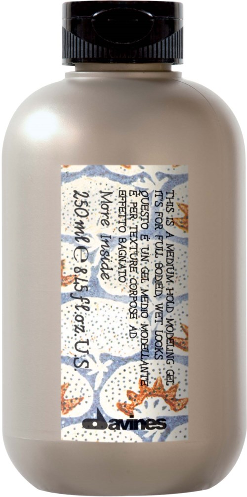 En vit flaska med svart lock och en färgglad etikett, innehåller en produkt relaterad till havet. 250 ml.