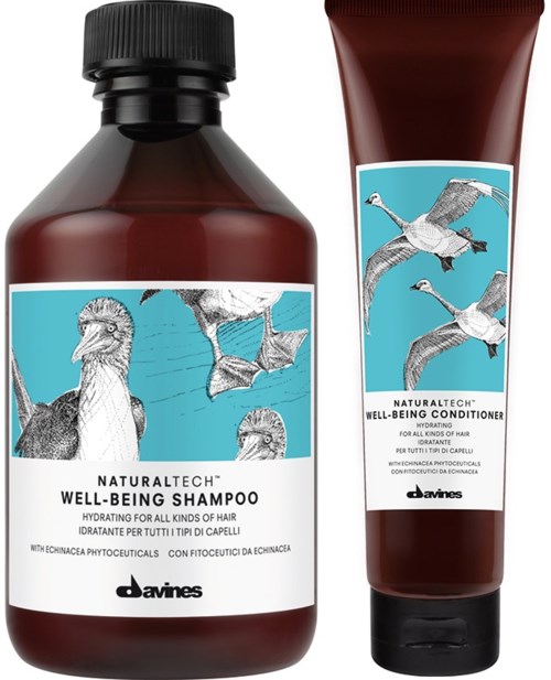En brun schampoflaska och ett matchande balsamrör, båda etiketterade "Well-Being" med fågelillustrationer på en blå bakgrund.