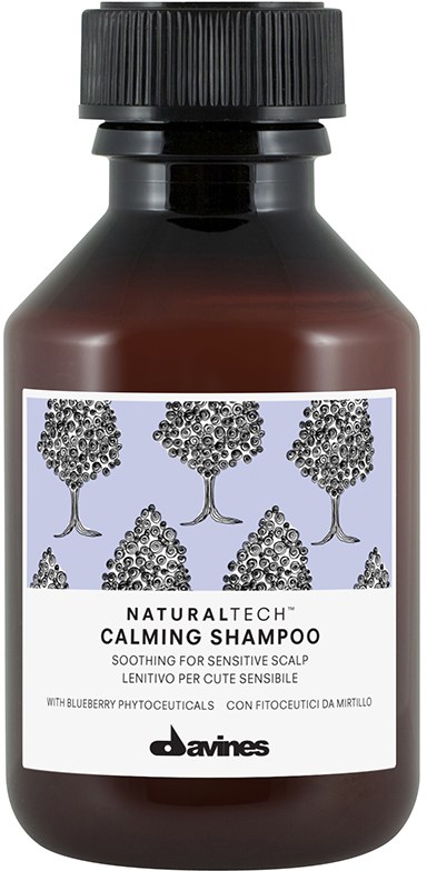 En brun flaska med svart lock, märkt 'Calming Shampoo' för känslig hårbotten med blåbärsextrakt, från Davines.
