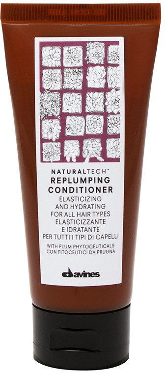 En brun tub med Davines Naturaltech Replumping Conditioner för alla hårtyper med växtextrakt.