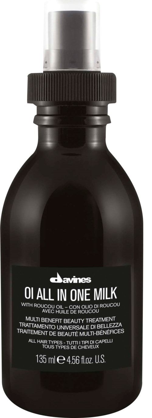 Svart flaske med spray, merket som hårolje, inneholder 135 ml eller 4,56 fl oz.