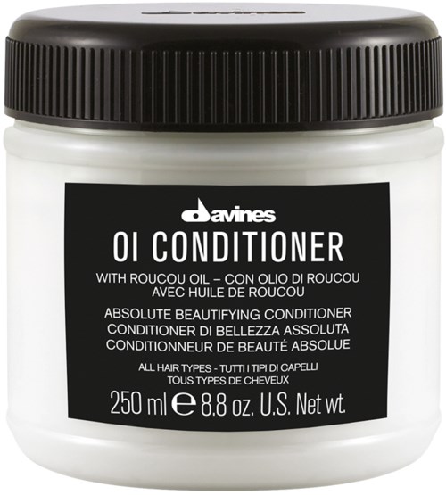 En vit burk med svart lock, märkt som Davines OI Conditioner, med information om ingredienser och storlek.