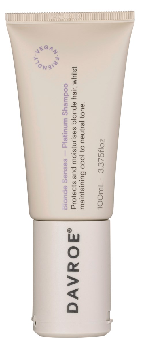 Beige Davroe-ShampooTube mit schwarzem und violettem Text, zeigt, dass es vegan ist und für Haarfeuchtigkeit und Pflege.