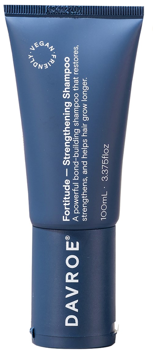 Een blauwe tube Davroe shampoo voor versterking en haargroei, 100 ml.