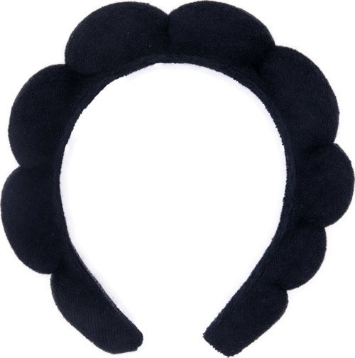 En svart hårband med mjuka, runda utskott runt hela.