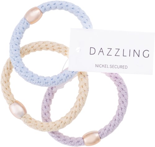 Tre fargede flettede hårstrikker med gullkuler og en etikett som sier "Dazzling, Nickel Secured."