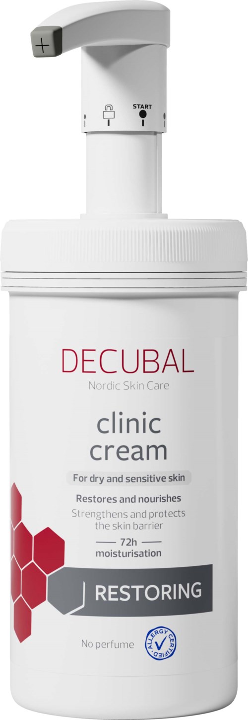 En vit flaska med pumphuvud, märkt Decubal Nordic Skin Care, klinikkräm, Restoring, för torr och känslig hud.