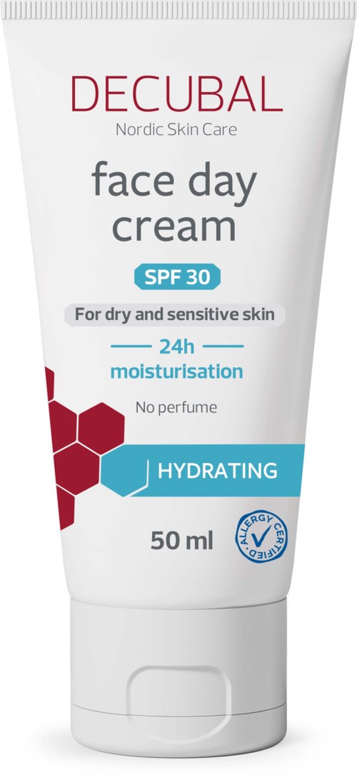 Vit tub med röd, blå och svart text som reklamerar en återfuktande ansiktskräm med SPF 30 för torr hud.