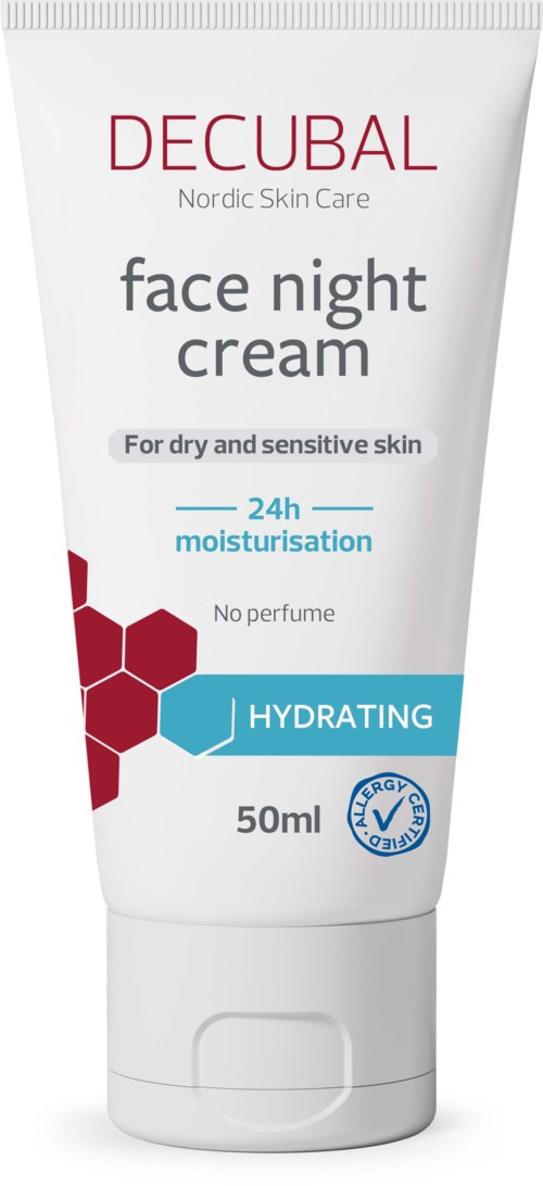 En vit tub med Decubal ansiktsnattkräm med blå och röda detaljer, märkt för torr och känslig hud, 50 ml.