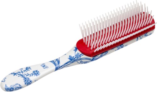 Eine Haarbürste mit weißem Griff mit blauer Blumenverzierung und einem roten Polsterbereich mit weißen Borsten.