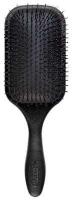 Eine schwarze Haarbürste mit rechteckiger Form, vielen dünnen Borsten und langer Halter.