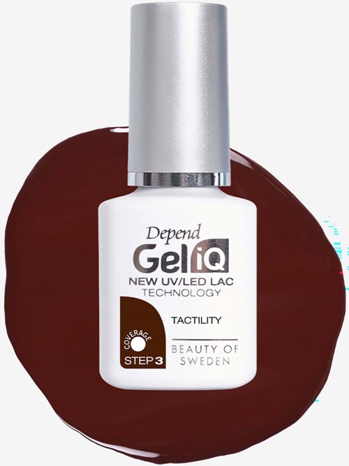 En vit flaska Depend GeliQ nagellack med silverlock framför en mörkröd nagellacksfläck.