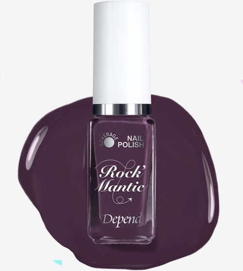 En lila nagellackflaska med vitt lock, märkt Rock Mantic Depend, vila på spilld lila nagellack.