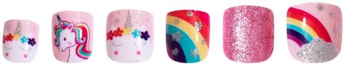 Sex rosa nageltips med enhörningar, regnbågar, glitter och färgglada mönster.