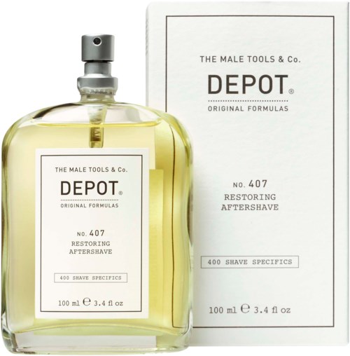 En tydlig aftershave-flaska och dess vita förpackning, båda märkta med varumärke och produktdetaljer, inklusive doftnummer och storlek.