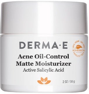 Een witte pot met het label Derma E, bevat een acne oliecontrole matte moisturizer met actieve salicylzuur.