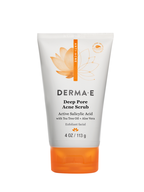 Een witte en oranje tube van Derma E Deep Pore Acne Scrub met Tea Tree Oil en Aloë Vera voor gezichtsverzorging.