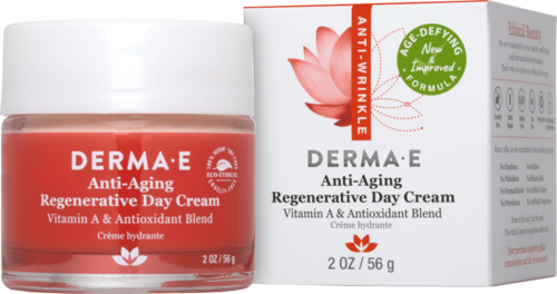 Pieni purkki punaista voidetta ja laatikko, molemmat merkattu "DERMA E Anti-Aging Regenerative Day Cream" ja kuvassa on lotus kukka.