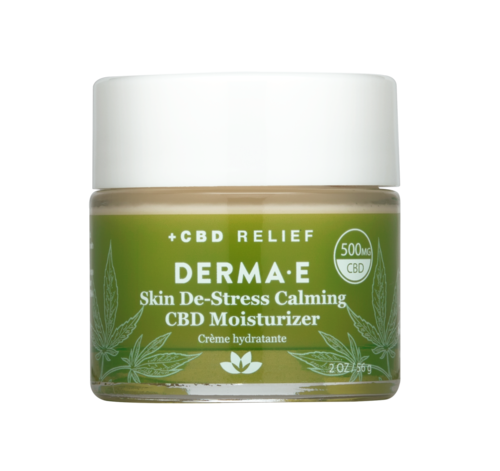 Pieni CBD-voidepurkki, merkattu "DERMA E," vihreällä pakkauksella ja hamppuviljelmäkuvilla, 2 oz.