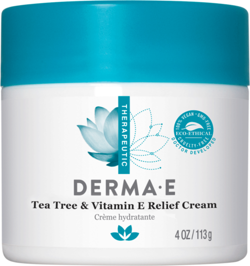 Krem i en hvit krukke med blå lokk, merket "DERMA-E Tea Tree & Vitamin E Relief Cream," med en lotusbladbilde.