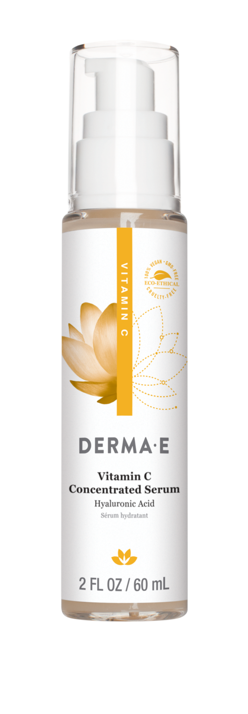 Een witte fles met pomp toont Derma E Vitamin C serum met lotus en gouden ontwerp, 60 ml.