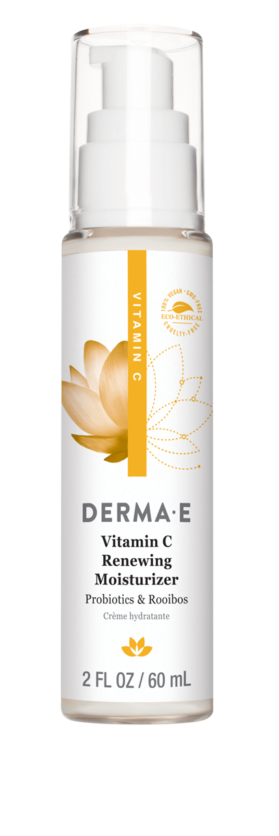 Een witte fles met pomp, gemarkeerd als Derma E Vitamin C verzachtende moisturizer, heeft een lotusbalm en gouden details.