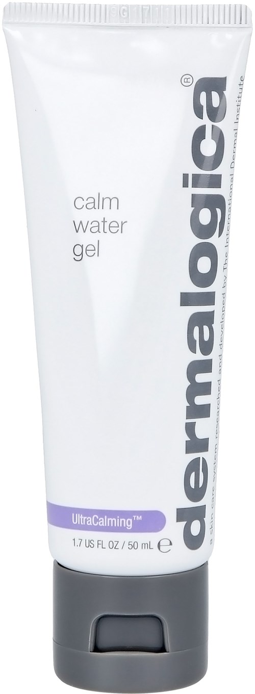 Een bijna witte tube met grijze en paarse details, gemarkeerd 'dermalogica', bevat kalmerende watergel.