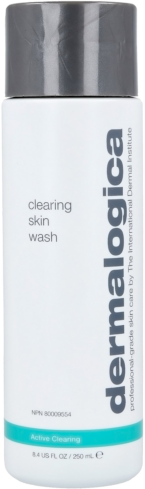 Een witte fles met een grijze dop, gemarkeerd 'dermalogica', voor huidreinigingswas, 250 ml.