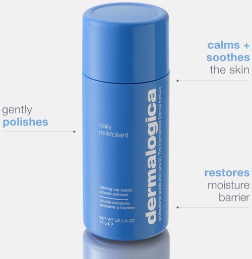 Een blauwe fles met labels over kalmerende huid, polijsten en hydrateren, genaamd daily milkfoilant, door Dermalogica.