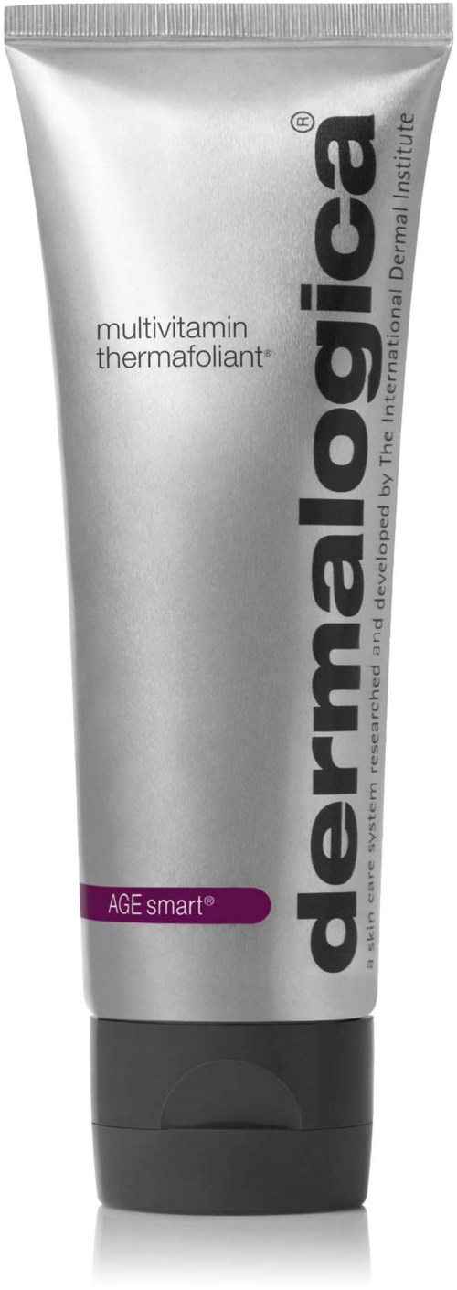 Een zilverkleurige tube met 'dermallelogica' en 'multivitamin' en 'AGE smart' erop.