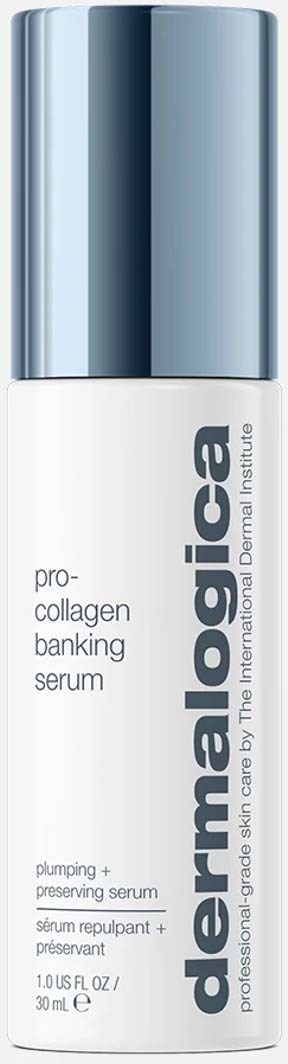 Eine lange, weiße Flasche mit silberner Kappe, beschriftet mit 'dermalogica' und 'pro-collagen banking serum'.