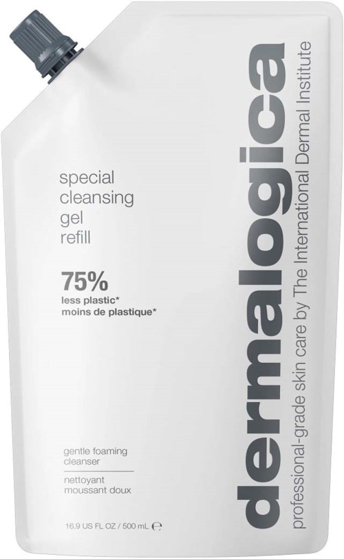 Een wit zakje met zwarte schroefdop, gelabeld Dermalogica speciale reinigingsgel navul, 75% minder plastic, en zachte schuimende formule.