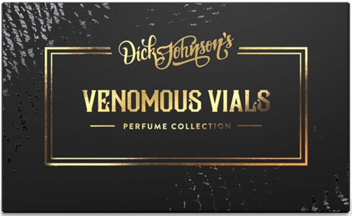 En svart låda med guld- och vit text, som annonserar en parfymkollektion vid namn 'Venomous Vials' av Dick Johnson.