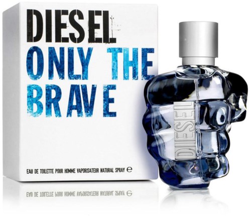 Diesel Only The Brave parfömflaska formad som en knytnäve, med en låda som visar samma namn och logga.