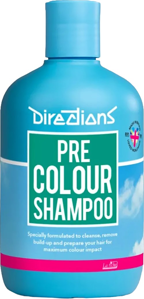 Een blauwe fles Pre Colour Shampoo met witte dop, label laat zien dat het haar reinigt en voorbereidt op kleur.