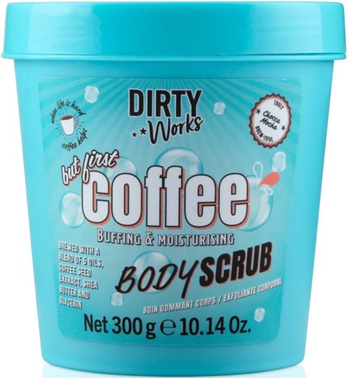 Eine blaue Schüssel mit Körperpeeling "Dirty Works" mit Kaffeezutaten für Feuchtigkeit und Hauterneuerung.