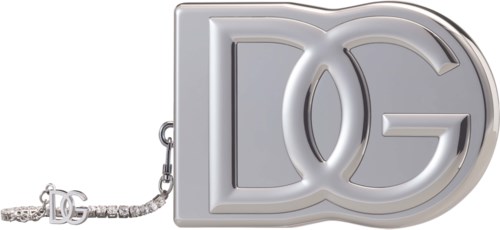 Een zilveren DG-logo hanger met ketting, glanzend en stijlvol. Het heeft grote, overlappende letters D en G.