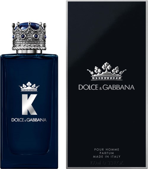 Een blauw parfumflesje met een kroonvormige sluiting en het Dolce & Gabbana-logo naast de doos.
