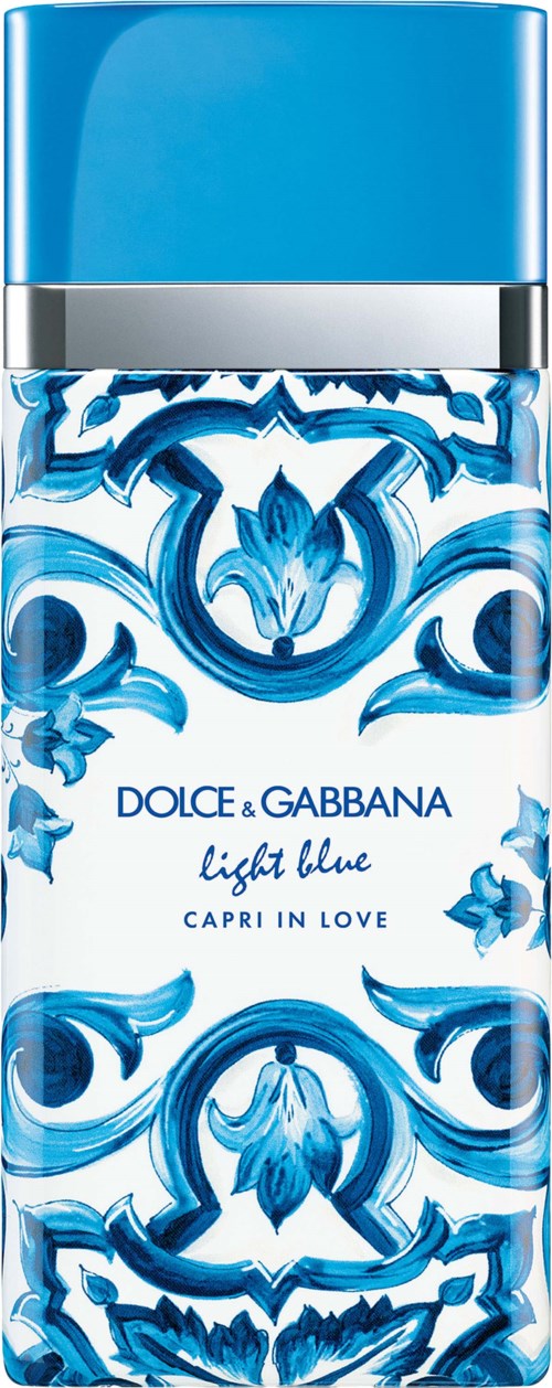 Een parfumfles met een blauwe dop en decoratieve blauwe patronen. Het labelt 'DOLCE & GABBANA Light Blue Capri in Love.'