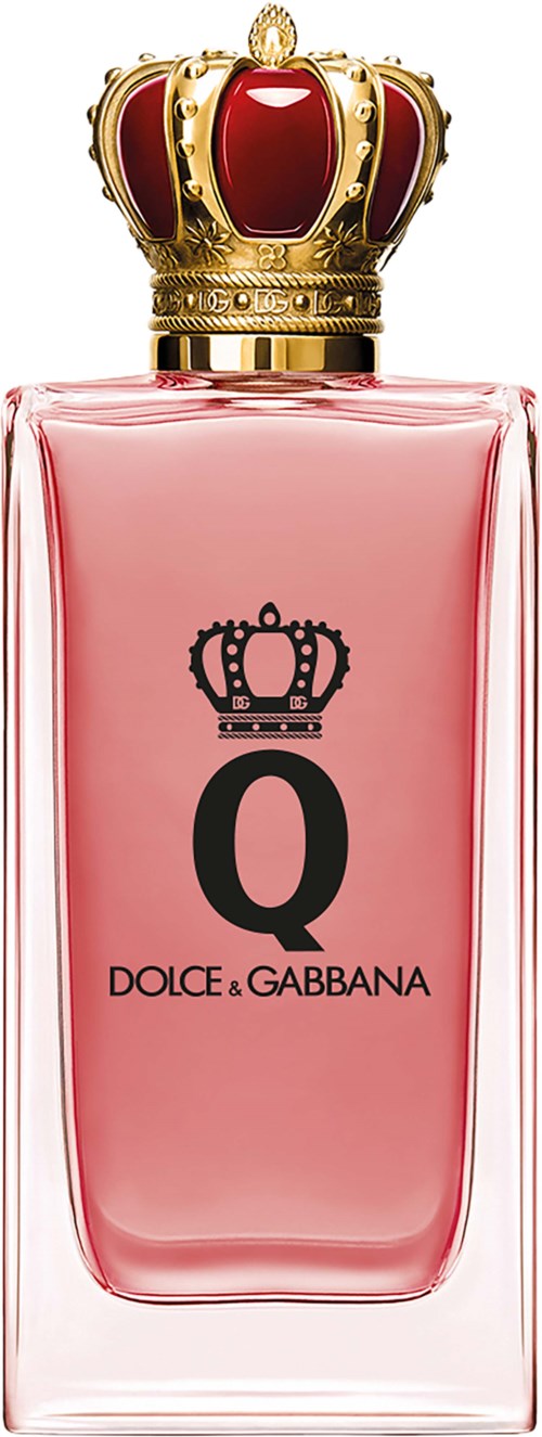 Een roze parfumfles met een gouden kroonvormige dop en zwarte tekst 'Q DOLCE GABBANA'.
