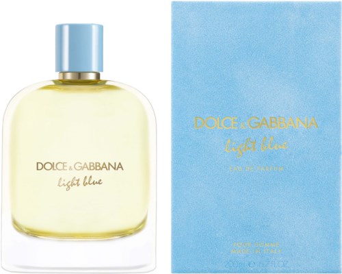 Een fles Light Blue parfum van Dolce & Gabbana naast een blauwe doos met gouden letters.
