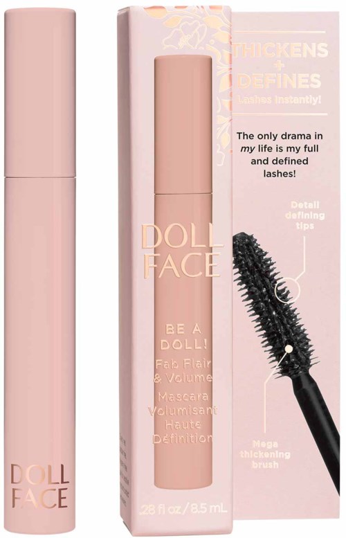 Rosa Mascara-Tube mit einer Wimpernbürste neben der Verpackung. Die Verpackung hat Text über Wimpern und ein Bürstenbild.