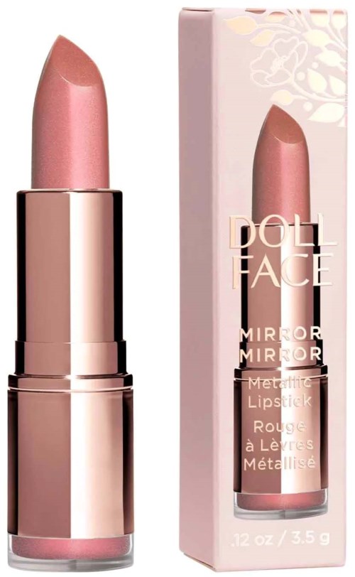 Ein rosa Lippenstift mit silberner Hülle und passenden rosa Verpackung. Die Verpackung hat weißen und goldenen Text.