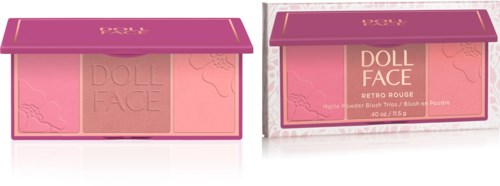 Makeup-Palette namens 'Doll Face' in rosa Box, mit Rouge- und Highlight-Tönen für Wangen.