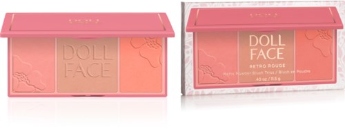 Eine Make-up-Palette mit sechs Farben in einer pinkfarbenen Dose und Verpackung, beschriftet 'DOLL FACE'.